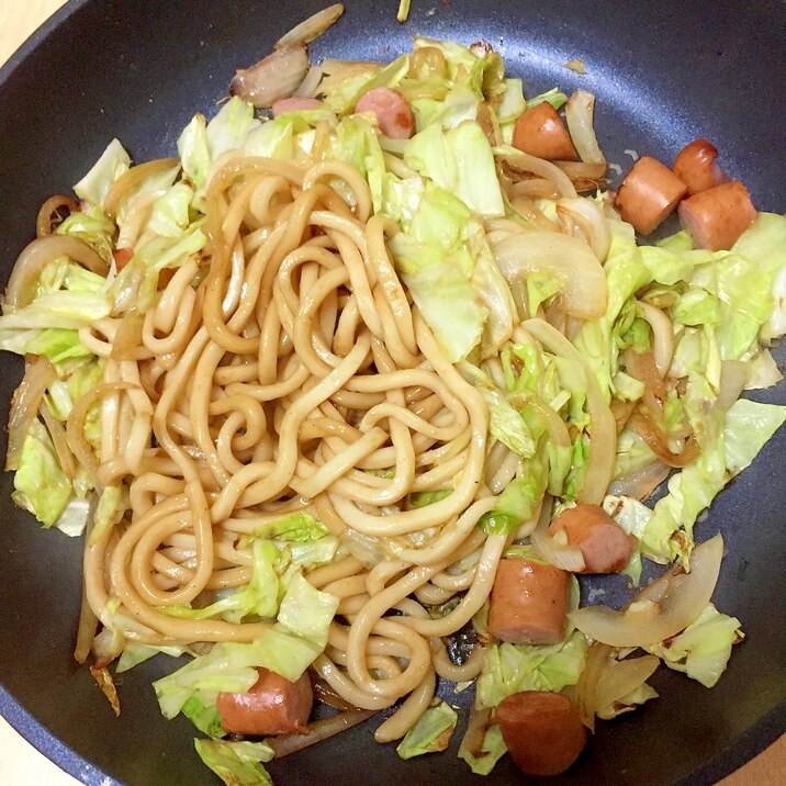 冷蔵庫の余り物で作る焼きうどん